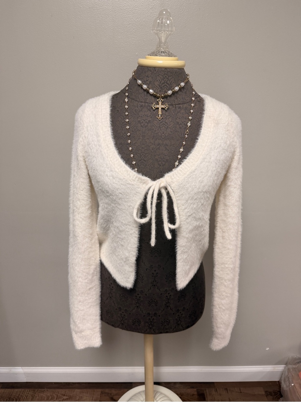 Hollister Cream Fuzzy Tie-Front Cropped Cardigan